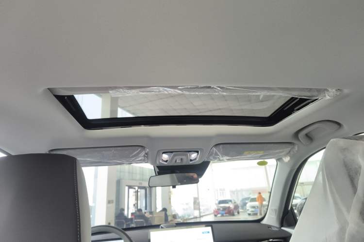 Used CHANGAN UNI-Z New Energy 2024 Blue Whale Smart Electric iDD 125km Leading Model Headliner