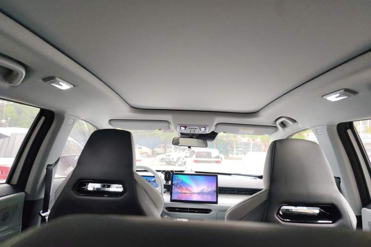 Used CHANGAN UNI-Z New Energy 2024 Blue Whale Smart Electric iDD 125km Excellence Model Headliner