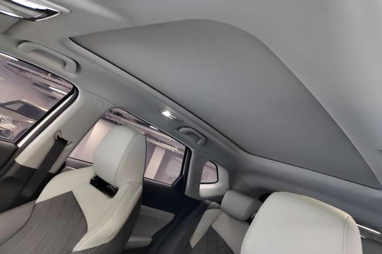 Used CHANGAN UNI-Z New Energy 2024 Blue Whale Smart Electric iDD 125km Beyond Edition Headliner