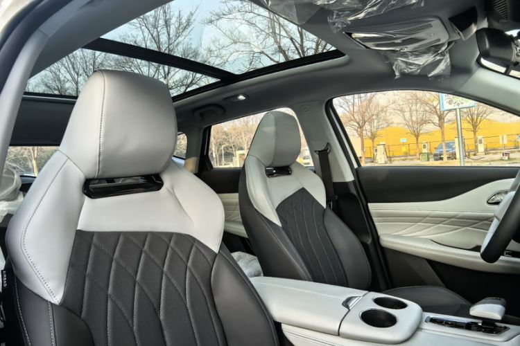 Used CHANGAN UNI-Z New Energy 2024 Blue Whale Smart Electric iDD 125km Beyond Edition Headliner