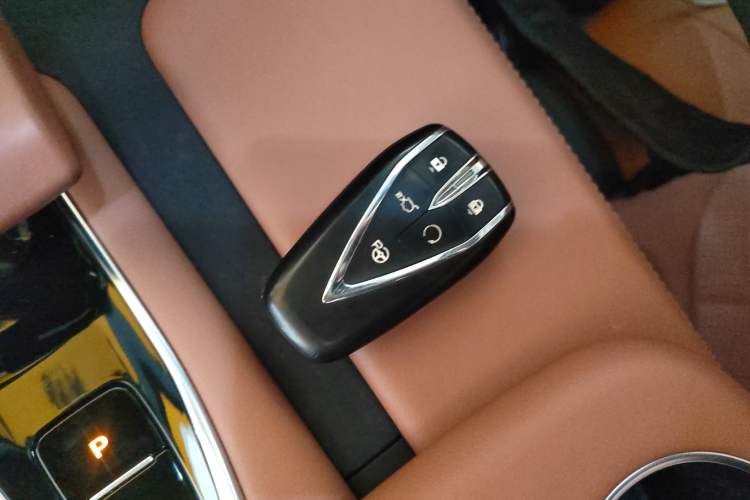 Used CHANGAN UNI-Z New Energy 2024 Blue Whale Smart Electric iDD 125km Excellence Model Interior 1