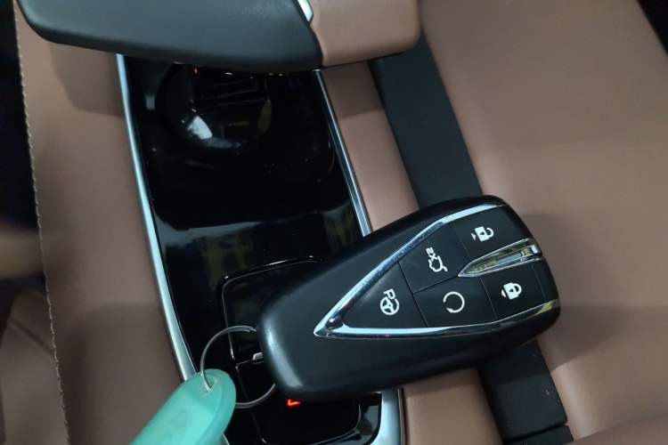Used CHANGAN UNI-Z New Energy 2024 Blue Whale Smart Electric iDD 125km Excellence Model Interior 1