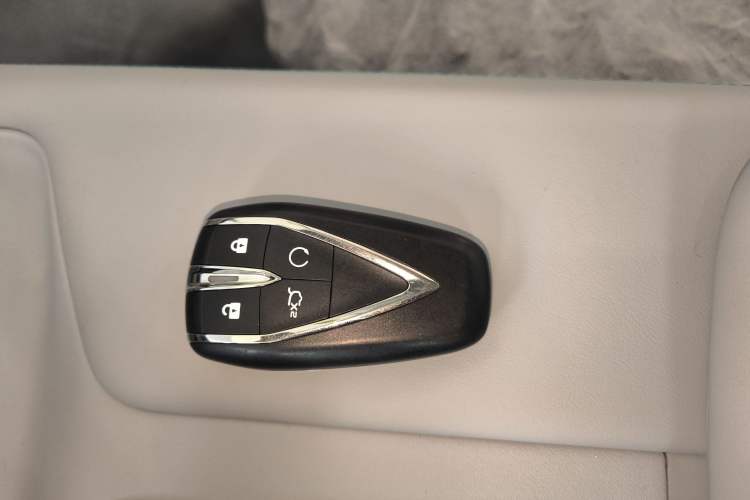 Used CHANGAN UNI-Z New Energy 2024 Blue Whale Smart Electric iDD 125km Leading Model Interior 1