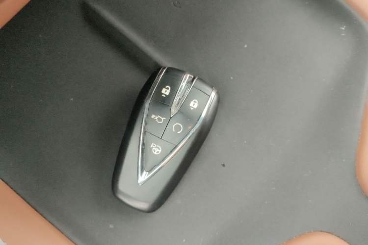 Used CHANGAN UNI-Z New Energy 2024 Blue Whale Smart Electric iDD 125km Excellence Model Interior 1
