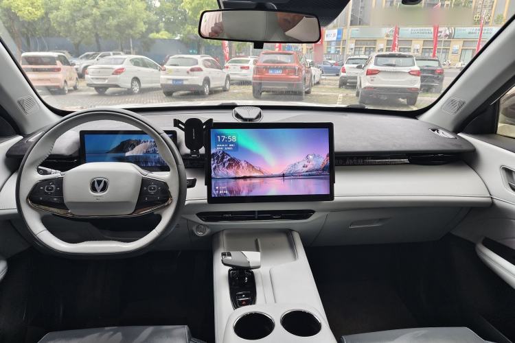 Used CHANGAN UNI-Z New Energy 2024 Blue Whale Smart Electric iDD 125km Excellence Model Interior 1