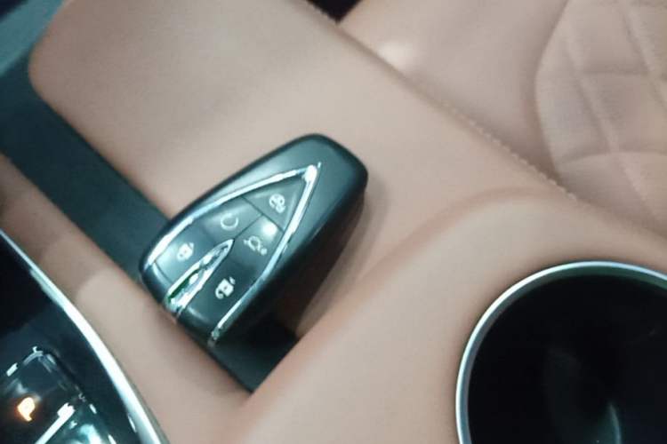 Used CHANGAN UNI-Z New Energy 2024 Blue Whale Smart Electric iDD 125km Beyond Edition Interior 1