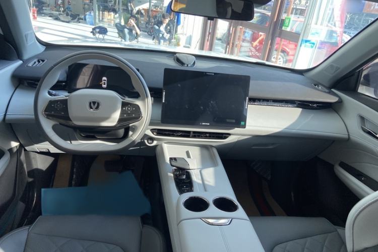 Used CHANGAN UNI-Z New Energy 2024 Blue Whale Smart Electric iDD 125km Excellence Model Interior 1