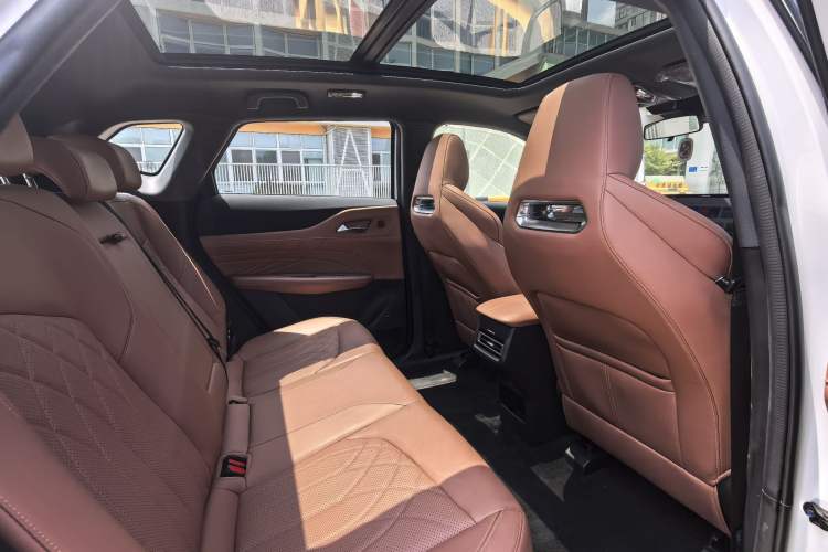 Used CHANGAN UNI-Z New Energy 2024 Blue Whale Smart Electric iDD 125km Excellence Model Interior 11