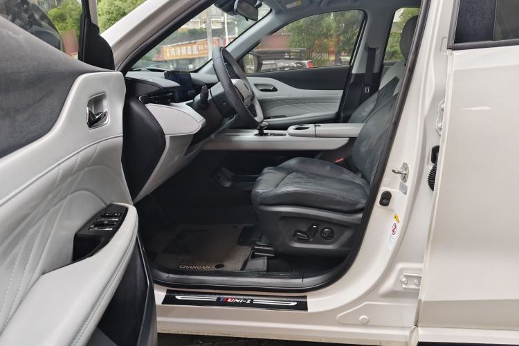 Used CHANGAN UNI-Z New Energy 2024 Blue Whale Smart Electric iDD 125km Excellence Model Interior 2
