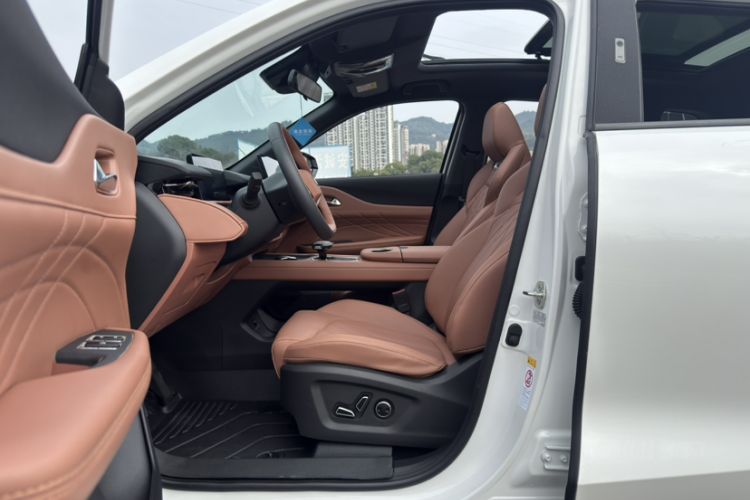 Used CHANGAN UNI-Z New Energy 2024 Blue Whale Smart Electric iDD 125km Excellence Model Interior 2