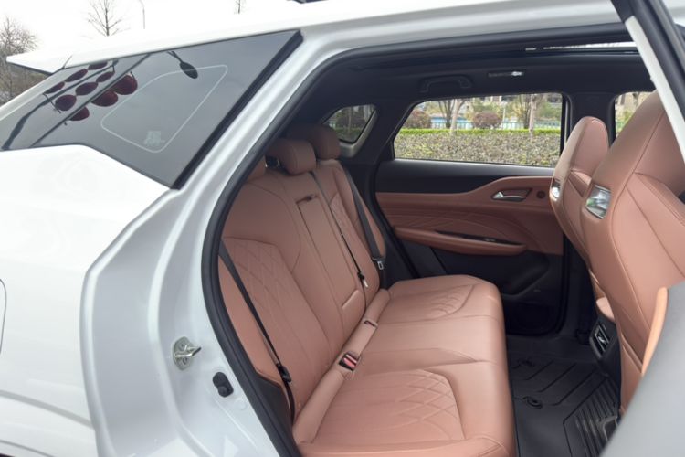 Used CHANGAN UNI-Z New Energy 2024 Blue Whale Smart Electric iDD 125km Excellence Model Interior 3