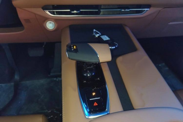 Used CHANGAN UNI-Z New Energy 2024 Blue Whale Smart Electric iDD 125km Beyond Edition Interior 3