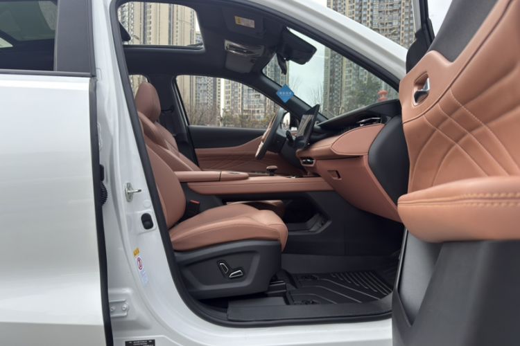 Used CHANGAN UNI-Z New Energy 2024 Blue Whale Smart Electric iDD 125km Excellence Model Interior 4