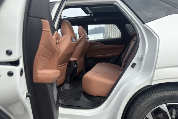 Used CHANGAN UNI-Z New Energy 2024 Blue Whale Smart Electric iDD 125km Excellence Model Interior 5