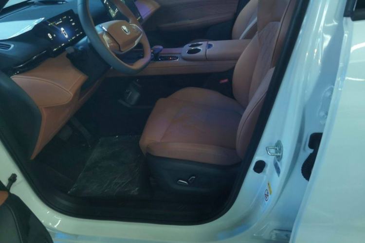 Used CHANGAN UNI-Z New Energy 2024 Blue Whale Smart Electric iDD 125km Beyond Edition Interior 5