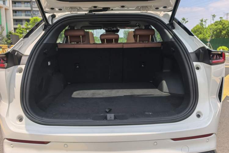 Used CHANGAN UNI-Z New Energy 2024 Blue Whale Smart Electric iDD 125km Excellence Model Interior 6