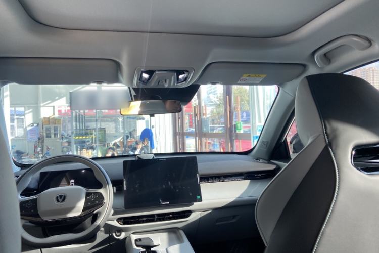 Used CHANGAN UNI-Z New Energy 2024 Blue Whale Smart Electric iDD 125km Excellence Model Interior 6