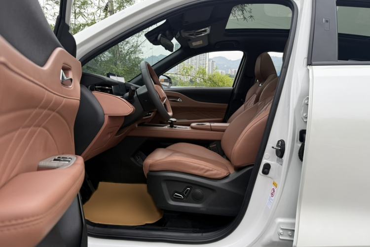 Used CHANGAN UNI-Z New Energy 2024 Blue Whale Smart Electric iDD 125km Beyond Edition Interior 7