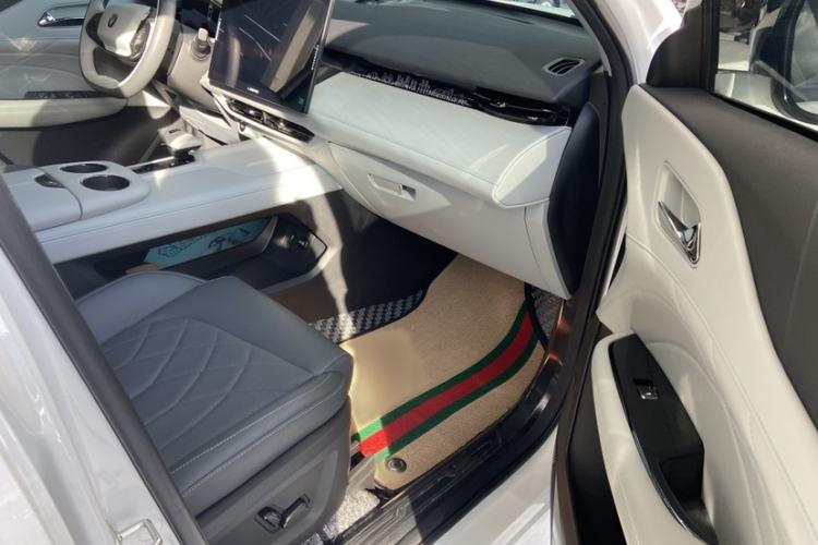 Used CHANGAN UNI-Z New Energy 2024 Blue Whale Smart Electric iDD 125km Excellence Model Interior 7