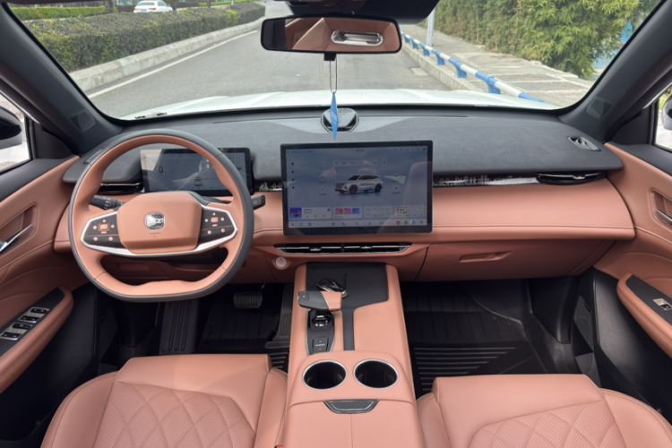Used CHANGAN UNI-Z New Energy 2024 Blue Whale Smart Electric iDD 125km Excellence Model Interior 9