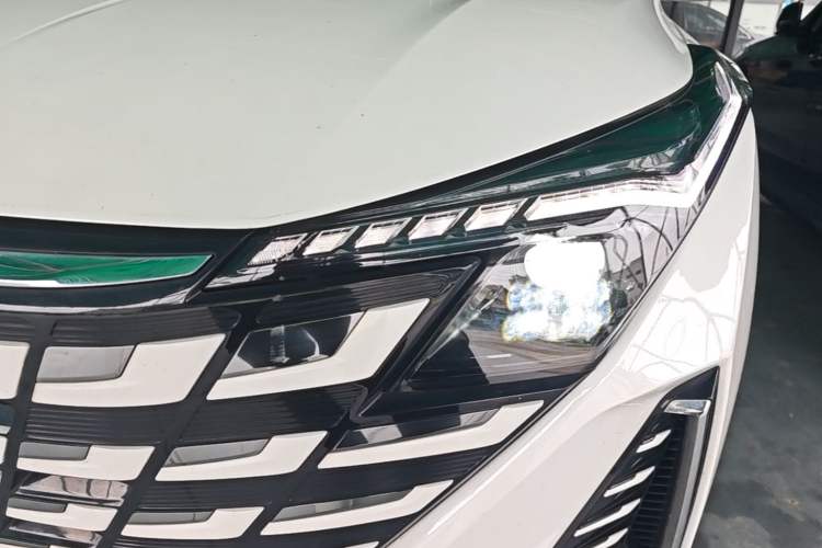Used CHANGAN UNI-Z New Energy 2024 Blue Whale Smart Electric iDD 125km Excellence Model Left Front Headlight