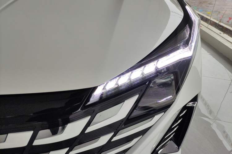 Used CHANGAN UNI-Z New Energy 2024 Blue Whale Smart Electric iDD 125km Beyond Edition Left Front Headlight