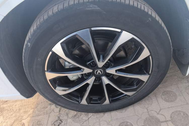 Used CHANGAN UNI-Z New Energy 2024 Blue Whale Smart Electric iDD 125km Excellence Model Left Front Wheel Hub