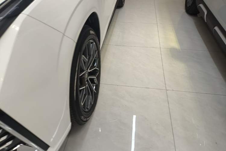 Used CHANGAN UNI-Z New Energy 2024 Blue Whale Smart Electric iDD 125km Beyond Edition Left Front Wheel Hub