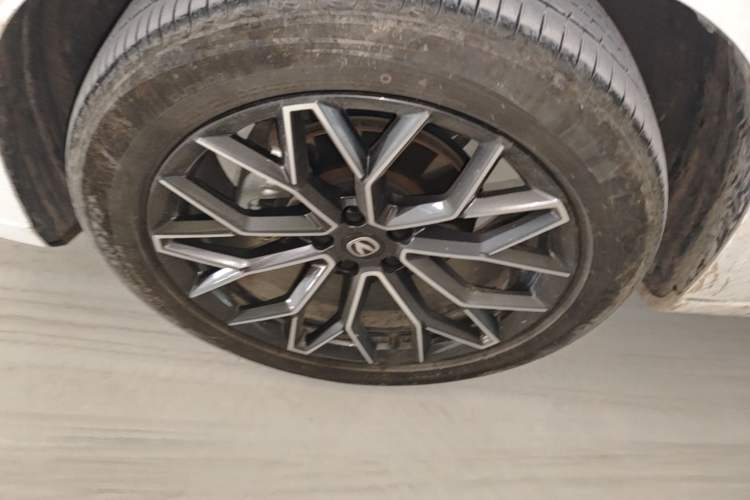 Used CHANGAN UNI-Z New Energy 2024 Blue Whale Smart Electric iDD 125km Excellence Model Left Front Wheel Hub