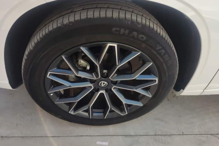 Used CHANGAN UNI-Z New Energy 2024 Blue Whale Smart Electric iDD 125km Excellence Model Left Front Wheel Hub