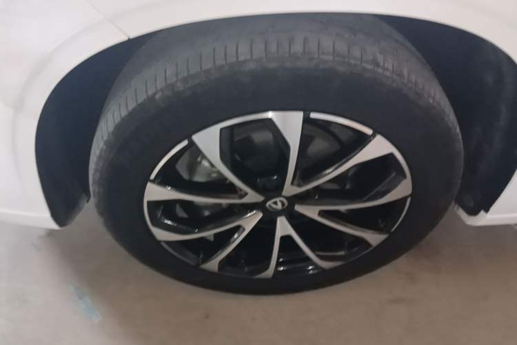 Used CHANGAN UNI-Z New Energy 2024 Blue Whale Smart Electric iDD 125km Beyond Edition Left Front Wheel Hub