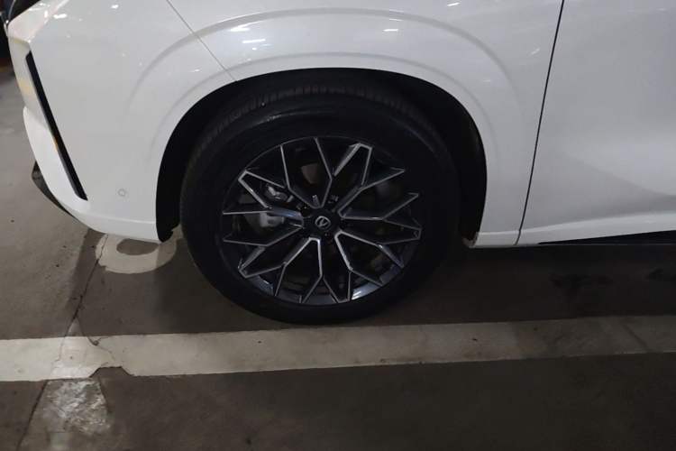 Used CHANGAN UNI-Z New Energy 2024 Blue Whale Smart Electric iDD 125km Excellence Model Left Front Wheel Hub