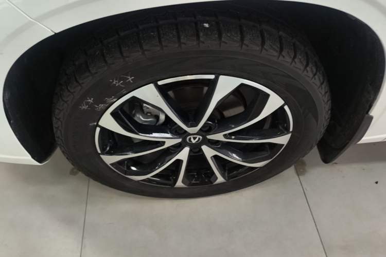 Used CHANGAN UNI-Z New Energy 2024 Blue Whale Smart Electric iDD 125km Beyond Edition Left Front Wheel Hub