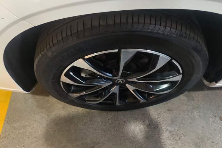 Used CHANGAN UNI-Z New Energy 2024 Blue Whale Smart Electric iDD 125km Excellence Model Left Front Wheel Hub