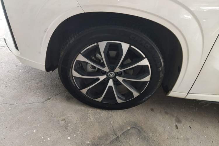 Used CHANGAN UNI-Z New Energy 2024 Blue Whale Smart Electric iDD 125km Beyond Edition Left Front Wheel Hub