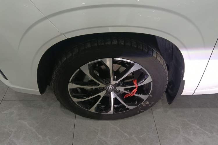 Used CHANGAN UNI-Z New Energy 2024 Blue Whale Smart Electric iDD 125km Beyond Edition Left Front Wheel Hub