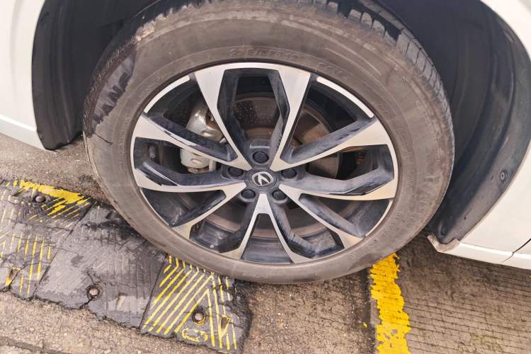 Used CHANGAN UNI-Z New Energy 2024 Blue Whale Smart Electric iDD 125km Excellence Model Left Front Wheel Hub