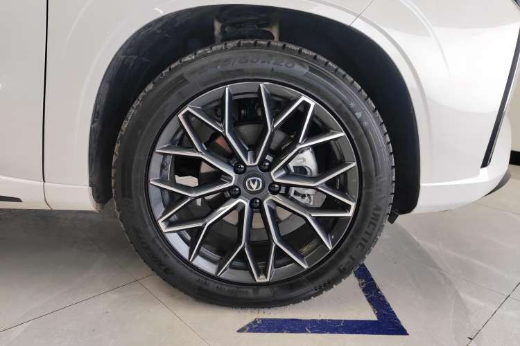 Used CHANGAN UNI-Z New Energy 2024 Blue Whale Smart Electric iDD 125km Beyond Edition Left Rear Wheel Hub