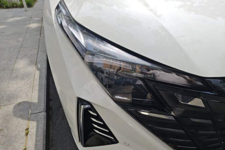 Used CHANGAN UNI-Z New Energy 2024 Blue Whale Smart Electric iDD 125km Excellence Model Right Front Headlight