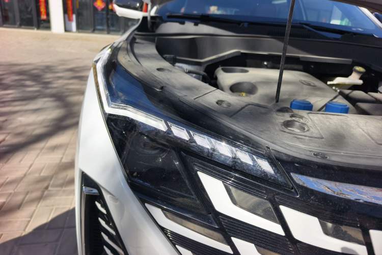 Used CHANGAN UNI-Z New Energy 2024 Blue Whale Smart Electric iDD 125km Leading Model Right Front Headlight