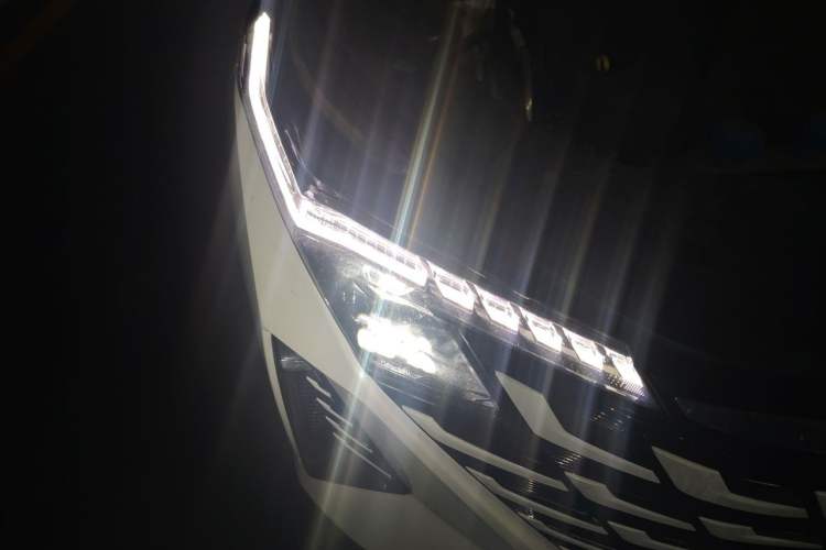Used CHANGAN UNI-Z New Energy 2024 Blue Whale Smart Electric iDD 125km Excellence Model Right Front Headlight