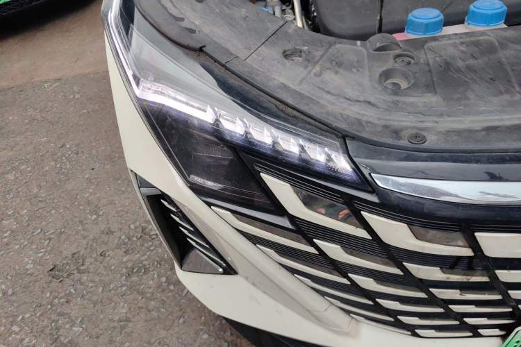 Used CHANGAN UNI-Z New Energy 2024 Blue Whale Smart Electric iDD 125km Excellence Model Right Front Headlight