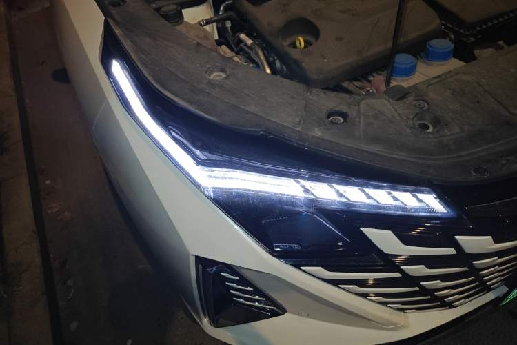 Used CHANGAN UNI-Z New Energy 2024 Blue Whale Smart Electric iDD 125km Beyond Edition Right Front Headlight