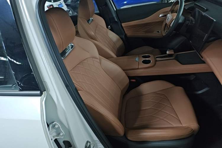 Used CHANGAN UNI-Z New Energy 2024 Blue Whale Smart Electric iDD 125km Excellence Model Right Front Seat
