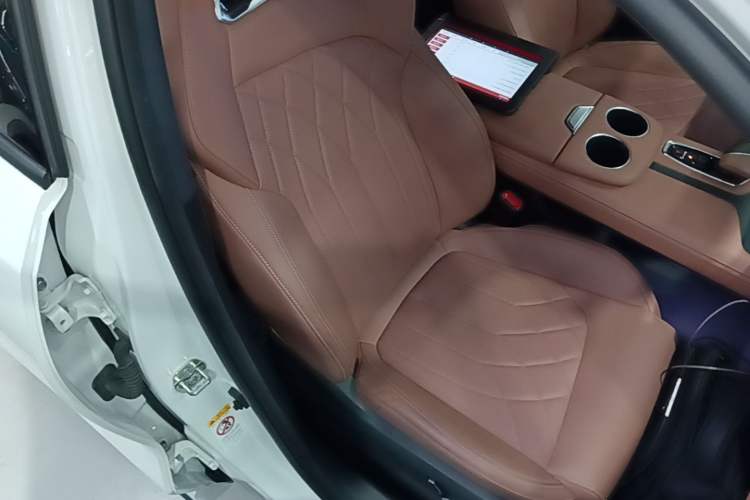 Used CHANGAN UNI-Z New Energy 2024 Blue Whale Smart Electric iDD 125km Excellence Model Right Front Seat