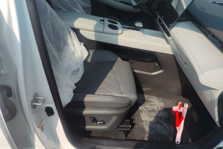 Used CHANGAN UNI-Z New Energy 2024 Blue Whale Smart Electric iDD 125km Excellence Model Right Front Seat