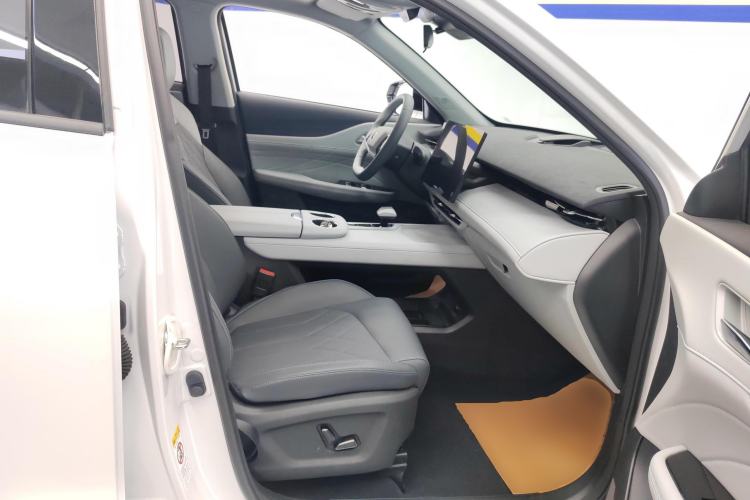 Used CHANGAN UNI-Z New Energy 2024 Blue Whale Smart Electric iDD 125km Beyond Edition Right Front Seat