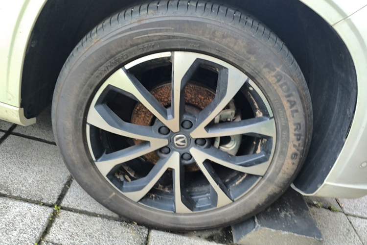 Used CHANGAN UNI-Z New Energy 2024 Blue Whale Smart Electric iDD 125km Excellence Model Right Front Wheel Hub