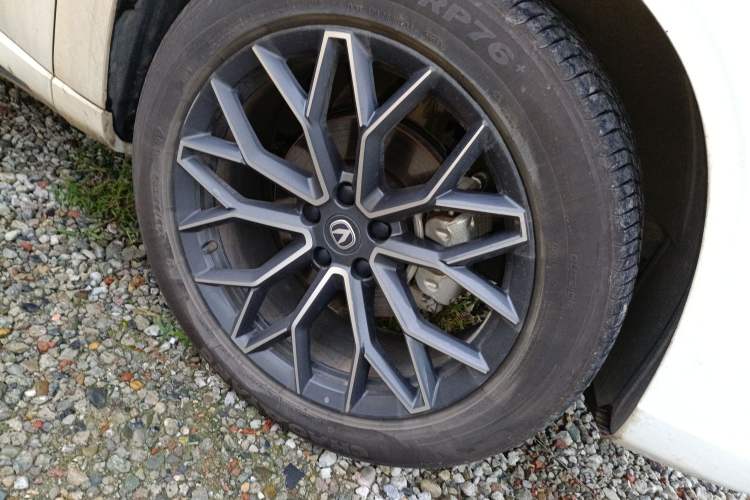 Used CHANGAN UNI-Z New Energy 2024 Blue Whale Smart Electric iDD 125km Beyond Edition Right Front Wheel Hub