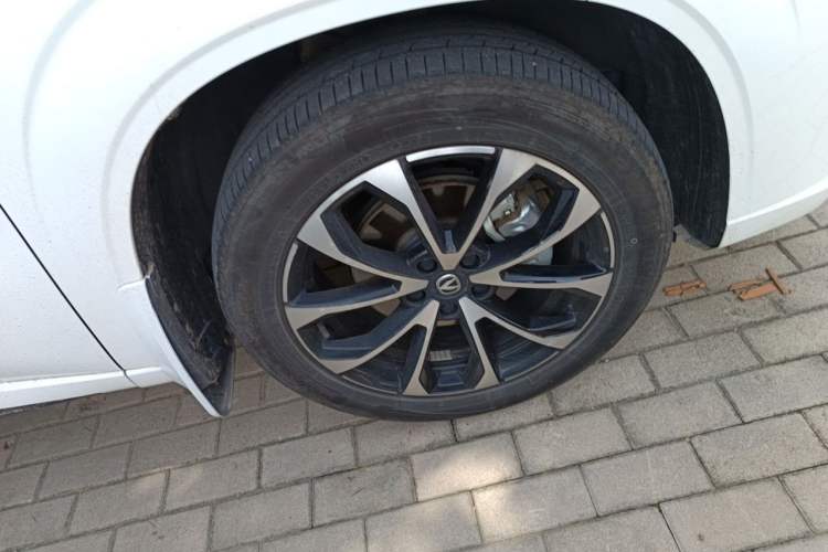 Used CHANGAN UNI-Z New Energy 2024 Blue Whale Smart Electric iDD 125km Beyond Edition Right Front Wheel Hub